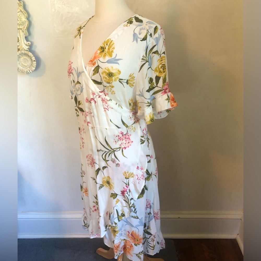Loft Ivory wrap Dress w/ floral designs & ruffle short sleeves & hem Size 14 - Picture 6 of 15